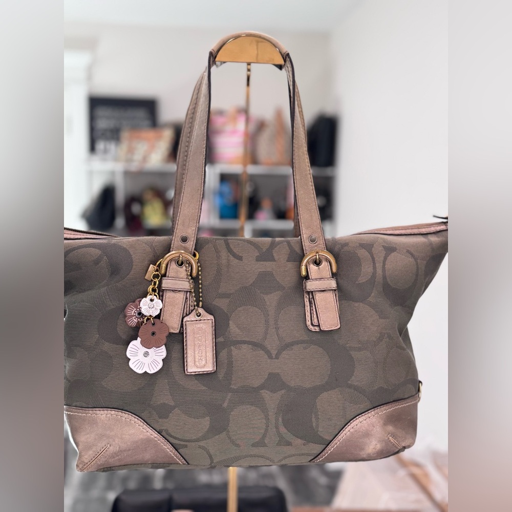 Coach Signature Canvas Tote in Olive & Gold (👀FAIR)